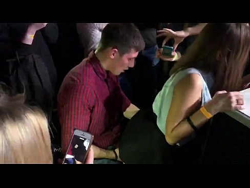 ❤️ Echter Sex in einem russischen Nachtclub. 18-jährige russische Mädchen in den Anus und Vagina gefickt in einem Nachtclub ❌ Anal porn bei uns de.epicpornvideos-com.ru ❌️❤